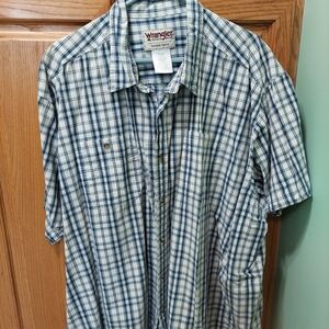 Wrangler Blue and White Plaid Casual Button Down Shirt